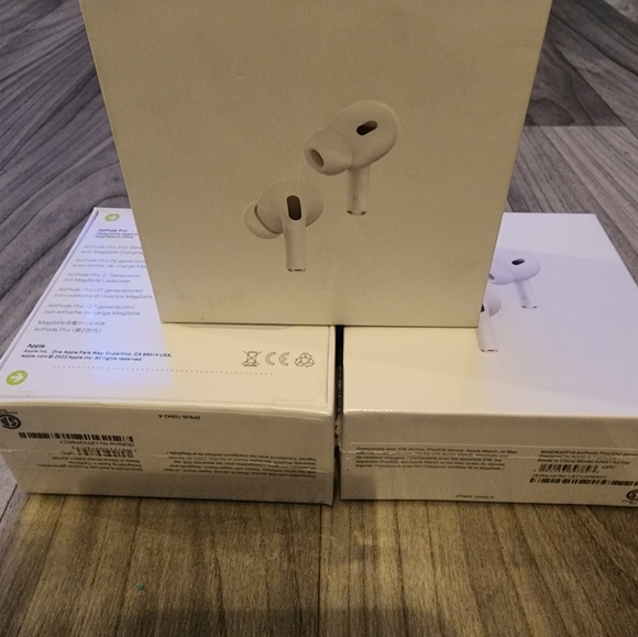 Airpods pro 2nd Generation with Charging Case - Picture 3 of 6